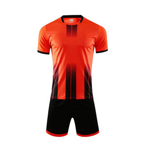 Tenues de football d'entraînement personnalisées respirantes et à séchage rapide unisexes 2024 2023, ensemble complet de maillots et shorts rétro pour équipes - Product Image 4