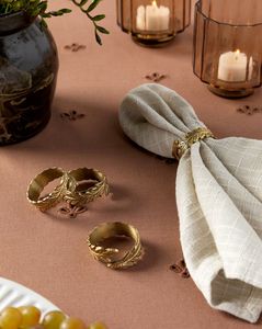 Anneau de serviette en métal exclusif, idéal pour la mise en scène de tables d'occasions spéciales, avec une finition raffinée et un artisanat décoratif. - Product Image 5