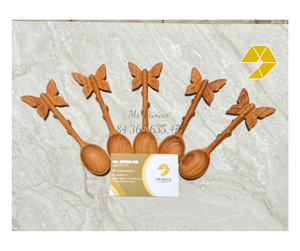 ช้อนไม้ด้ามผีเสื้อสไตล์แฟนตาซี สลักโลโก้ตามสั่ง เป็นมิตรกับสิ่งแวดล้อม ด้ามไม้สีแดง ช้อนไม้สีแดงเวียดนาม - Product Image 1