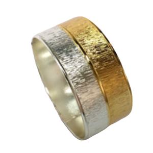 Rond de serviette en métal doré et argenté Design tendance de grande taille Parfait pour la décoration de vaisselle de qualité supérieure Accessoire de salle à manger élégant - Product Image 1