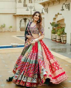 Conjunto de Lehenga Bordado con Bloques de Color, Lehenga Choli con Estampado de Bloques y Dupatta, Traje Tradicional Indio para Bodas - Product Image 1