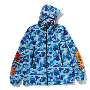 Veste coupe-vent à capuche entièrement zippée noire personnalisée pour homme, avec bandes réfléchissantes, style streetwear, coupe-vent léger, veste de sport pour homme - Product Image 3