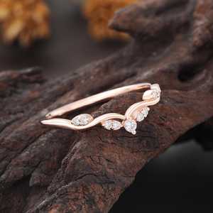 Bague de promesse de mariage en or rose massif 9 carats avec diamants pour femme, bande incurvée romantique - Product Image 1