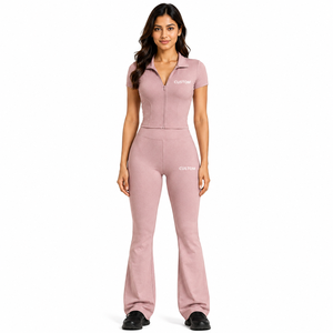 Ensemble de yoga rose poudré pour femme : veste courte zippée à col, manches courtes, et leggings évasés taille haute – Fournisseur d'ensembles de yoga coordonnés - Product Image 1