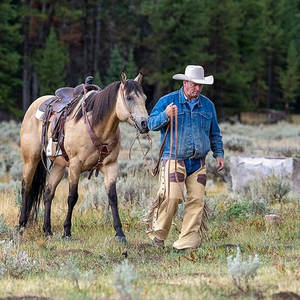 Pantalones de cuero de gamuza con costuras duraderas para trabajo en ranchos y actividades al aire libre - Product Image 5