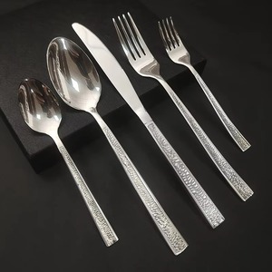 ชุดช้อนส้อมสแตนเลสสตีลสุดหรู ใช้งานได้หลากหลาย ทั้งรับประทานอาหาร จัดเสิร์ฟ และช่วยในการทำอาหาร - Product Image 3