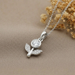 AMBER JEWELS Collier unisexe en argent 925 plaqué rhodium avec pendentif fleur, chaîne serpent en moissanite, certifié GRA, pour usage quotidien - Product Image 3