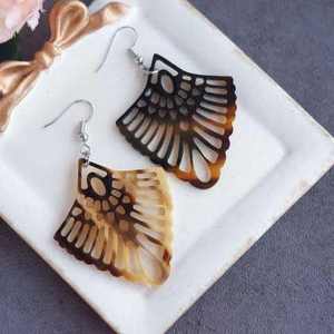 Pendientes de Cuerno de Búfalo Hechos a Mano, Artesanía Ética y Natural, Estilo Indio Tradicional Vintage, Personalizables para Bodas - Product Image 5