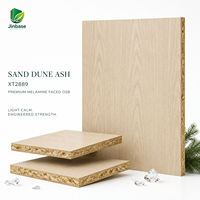 Panneau de fibres orientées mélaminé Jinbase SXT2889 couleur Ash Dune 18mm OSB E0 1220x2440mm pour meubles et menuiseries