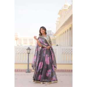 Chemisier en soie russe brodé de paillettes riches avec des vêtements indiens et pakistanais Dupatta imprimés numériquement - Product Image 2