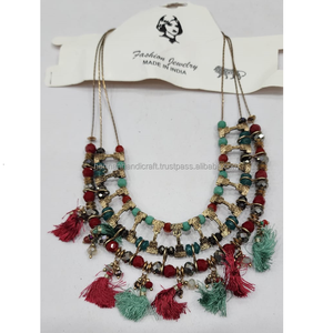 Collier ras du cou personnalisable avec perles en résine colorées transparentes et chaîne en métal plaqué or - Product Image 4