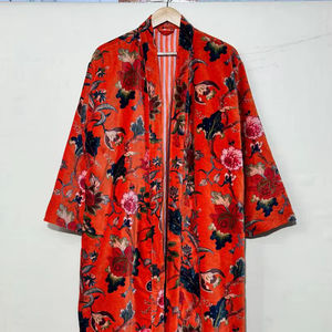 Bata Kimono de Terciopelo Hecha a Mano: Chaqueta Boho con Estampado Floral - Product Image 1