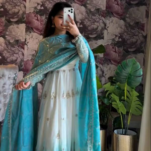 ชุดเดรสงานแต่งงานสำหรับผู้หญิง ดีไซน์เนอร์สีขาวแบบดั้งเดิม ปักลายสีเขียวอมฟ้า แห้งเร็ว PRYOSHA EXPORT เหมาะสำหรับงานปาร์ตี้และงานแต่งงานในฤดูหนาว - Product Image 1