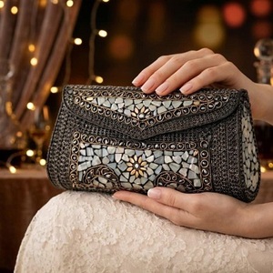 Mini pochette élégante avec décorations Kundan et embellissements raffinés, idéale pour les mariages, sac à main en métal par F S International. - Product Image 1