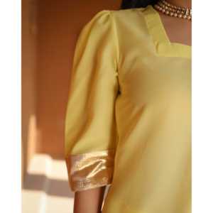 Ensemble de costume en satin Inara XS couleur jaune - Product Image 1