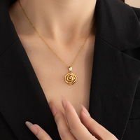 Collier pendentif fleur en acier inoxydable doré, bijoux de mode, cadeau pour femme, collier pendentif rose