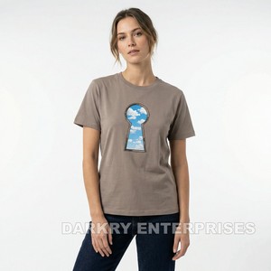 T-shirt marron café pour femme, personnalisé avec cœur 3D en relief, vente en gros, haut en coton à impression bouffante pour femme, usine de vêtements OEM - Product Image 5