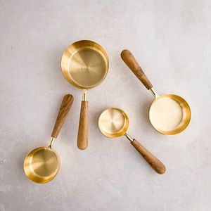 Juego de Tazas Medidoras Tradicionales de Cobre Puro con Agarre de Madera para Cocina y Repostería, Proveedor Mayorista a Granel en India - Product Image 4