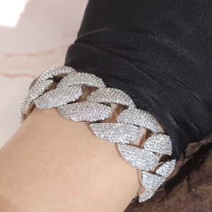 Pulsera de Diamantes de Lujo Más Vendida para Mujer, Joyería Elegante para Fiestas con Acabado Disponible para la Venta - Product Image 2