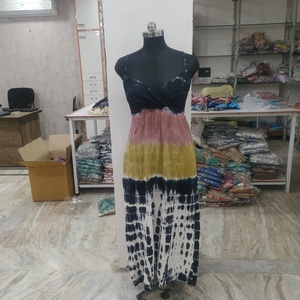 Robe longue bohème florale pour femme, en mousseline tissée, à bretelles spaghetti, col en V, taille élastique classique, ourlet à volants, style décontracté d'été - Product Image 1