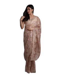 Este Sari de organza perfecto que tienes debe tener para el trabajo de diamante de todas las estaciones en Sari con blusa - Product Image 1