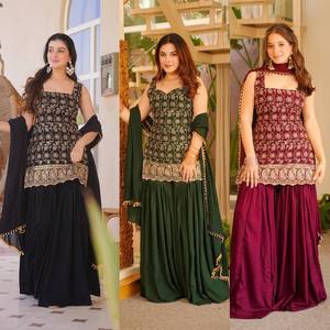 Tenue Sharara en Faux Georgette à Volants, Ornée de Broderies de Paillettes Riches et d'un Dupatta Bordé de Dentelle, pour Occasions Spéciales NW 3093 - Product Image 4