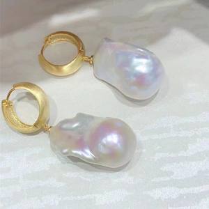 Nouvelles boucles d'oreilles baroques en perles d'eau douce populaires en Europe et en Amérique, bijoux de forme tendance - Product Image 1