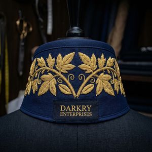 Service de Fabrication Personnalisé de Col Pointu en Velours Bleu Marine Brodé de Fil d'Or Fait Main avec Motif Feuille - Product Image 6