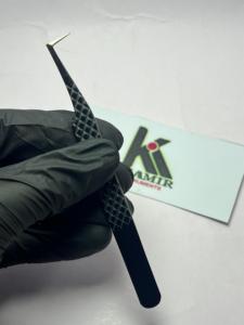Pinzas para Pestañas Kaamir Profesionales con Recubrimiento de Plasma Negro Antimagnético, Punta Lisa de 12 mm, Alta Precisión, Acero Inoxidable - Product Image 5