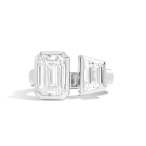 Anillo de compromiso de diamante esmeralda trapezoidal de 4 quilates cultivado en laboratorio, oro macizo de 14K 18K personalizado, con engaste de bisel Toi et Moi, banda moderna, venta al por mayor - Product Image 3