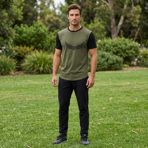 Camiseta de Manga Corta para Hombre, Color Verde Oliva, Mangas Negras, Cuello Redondo, Estilo Holgado, Informal, Tejida, Transpirable, con Logotipo Estampado en la Parte Delantera - Product Image 6