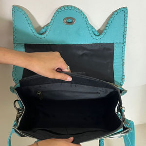 Sac fourre-tout de créateur en cuir véritable de vachette à poils, orné de conchos turquoise, pour femme, à porter à l'épaule ou en bandoulière, idéal pour un usage quotidien – Vente chaude - Product Image 6