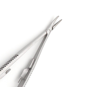 Tijeras de Depilación de Cejas Profesionales con Cuchilla Curva de Acción de Resorte, Acero Quirúrgico Acabado a Mano, Agudeza Superior - Product Image 4