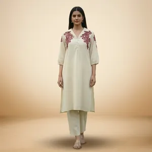 Kurta Droite Brodé en Pur Coton avec Pantalon Assorti, Col à Revers, Élégante, Confortable, Tenue Décontractée - Product Image 3
