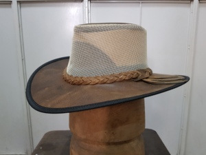 Sombrero de vaquero marrón de malla transpirable para verano, estilo western, con ala ancha de cuero, para equitación y actividades al aire libre - Product Image 3