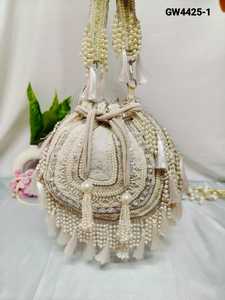 Sac Potli de Soirée en Lin Fait Main de Luxe Léger avec Fermeture Magnétique Brodé et Perlé Personnalisé pour Mariage et Cérémonie - Product Image 1