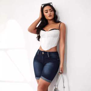 Shorts de mezclilla casuales de corte ajustado con dobladillo enrollado para mujer, de longitud media, cintura elástica, versátiles, con logotipo personalizado OEM, novedad de verano 2026 - Product Image 3