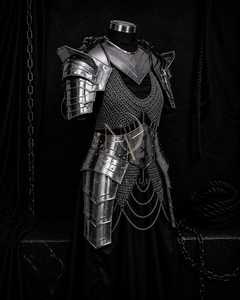 Ensemble d'armure médiévale style reine guerrière en acier plaqué argent, en acier inoxydable, protection intégrale du corps en maille - Product Image 1