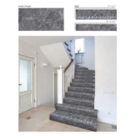 Carrelage d'escalier en porcelaine Indian Supply 120x30cm, motif marbre, avec nez de marche rainuré, pour marches de maison