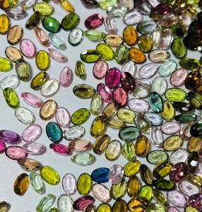 Turmalina Natural Multicolor de Corte Ovalado, Gema Suelta Facetada, Joyería de Alta Calidad, 4x6mm Calibrada - Product Image 4