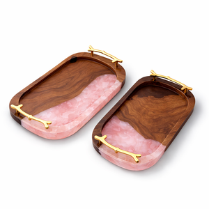 Plateau en bois artisanal avec incrustation en résine écaille de tortue et poignées dorées, plateau de service à bords naturels pour cuisine et table à manger - Product Image 2