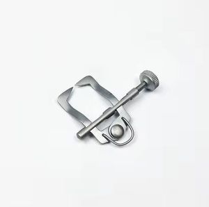 Pince à caoutchouc en acier inoxydable pour instrument dentaire orthodontique, outil chirurgical pour une manipulation précise des caoutchoucs. - Product Image 2