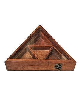 Plateau de service triangulaire en bois artisanal avec couvercle en verre, organisateur de collations géométrique rustique, boîte de rangement décorative - Product Image 1