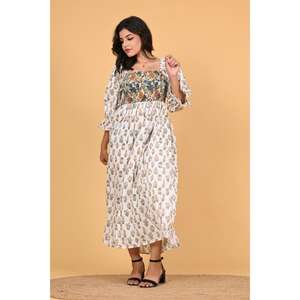 Robe longue maxi en coton à fleurs bohèmes pour femmes, style smocké, robe de soirée d'été - Product Image 4