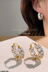 Boucles d'oreilles clous en argent sterling 925 plaqué or et rhodium avec zircon cubique, bijoux OEM de haute qualité, idéales pour un cadeau d'anniversaire - Product Image 5