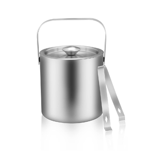 Cubo de acero aislado, limpio y moderno, con pinzas para hielo dentadas, ideal para champán y eventos festivos, a precio mayorista. - Product Image 1