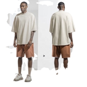 T-shirt unisexe en satin à manches longues, personnalisable avec logo imprimé, coupe classique, lourd, luxueux, respirant et écologique pour homme - Product Image 2