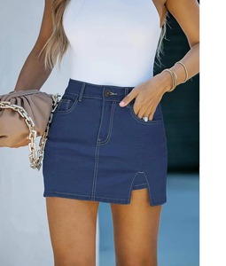 Jupe mini en jean pour femme avec fentes et poches, style décontracté d'été, coupe classique, couleur unie, jupe crayon en tissu de coton délavé - Product Image 4