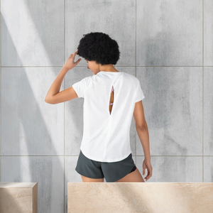 Camiseta de Mujer Blanca 100% Algodón Transpirable con Forro Polar, Diseño Asimétrico con Abertura en la Espalda, Manga Corta, Cuello Redondo, Informal, para Invierno/Otoño - Product Image 3