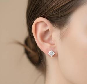 Pendientes de Diamante Moissanite Corte Princesa, Plata de Ley 925, Hermosos Pendientes de Botón, Regalo de Boda - Product Image 2